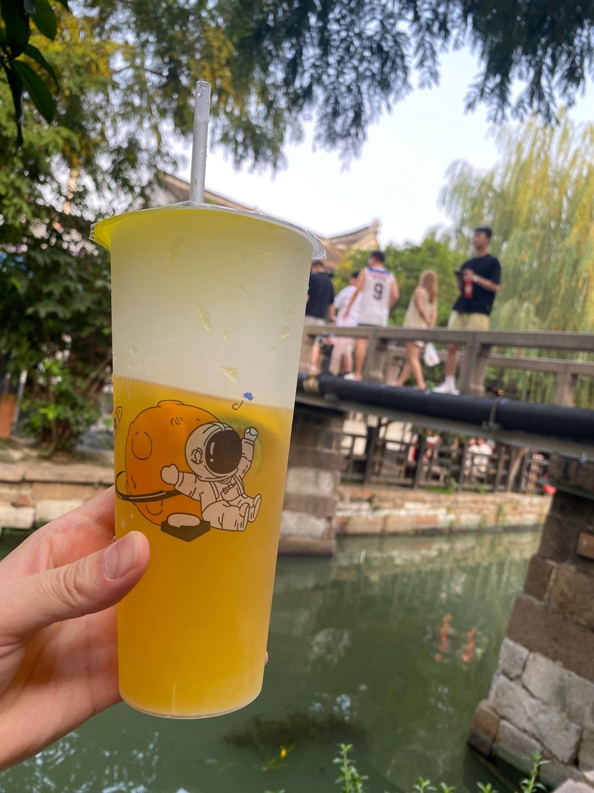 中国には健康コードもきちんとやって行ったし、入国審査でちょっと端っこの方に...