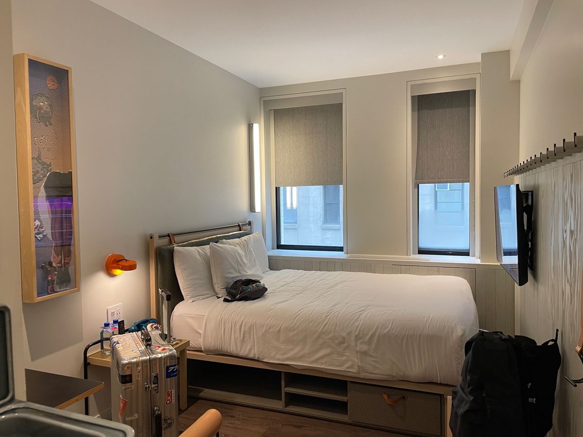 立地は抜群のホテル。手狭だけど居心地良し。