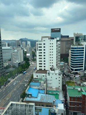 1日目です。この日はまだ一人旅です。
1人なので、晩御飯はソルロンタンを食...