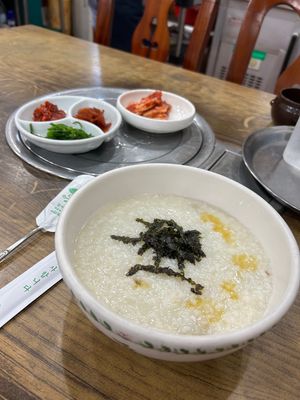 3日目です。朝御飯は鮑粥です。お客さんは日本人しかいなかったです。