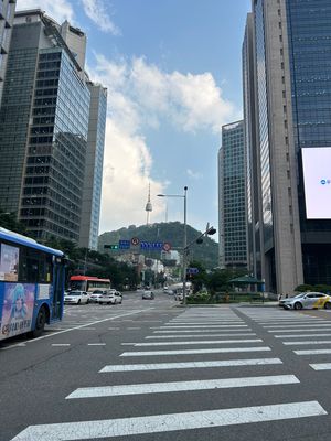 1日目です。この日はまだ一人旅です。
1人なので、晩御飯はソルロンタンを食...