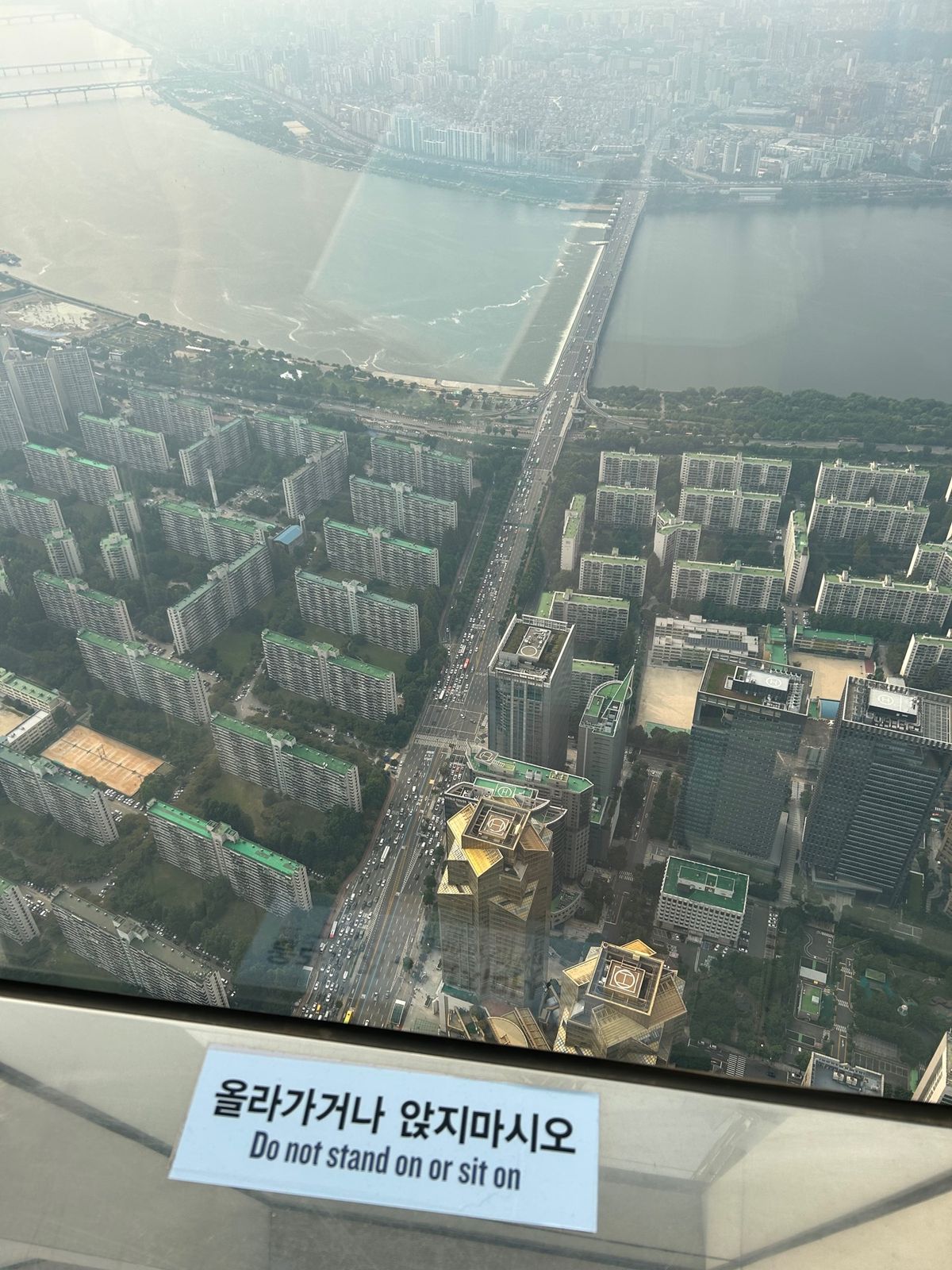 チャムシルにあるロッテタワー。すごく高かったです。