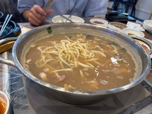 お昼ごはんは、魚介カルグクスとチヂミを食べました。