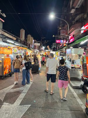 淡水から市内に戻ってきて臨江街夜市へ🙂
ココもいい夜市だ☆