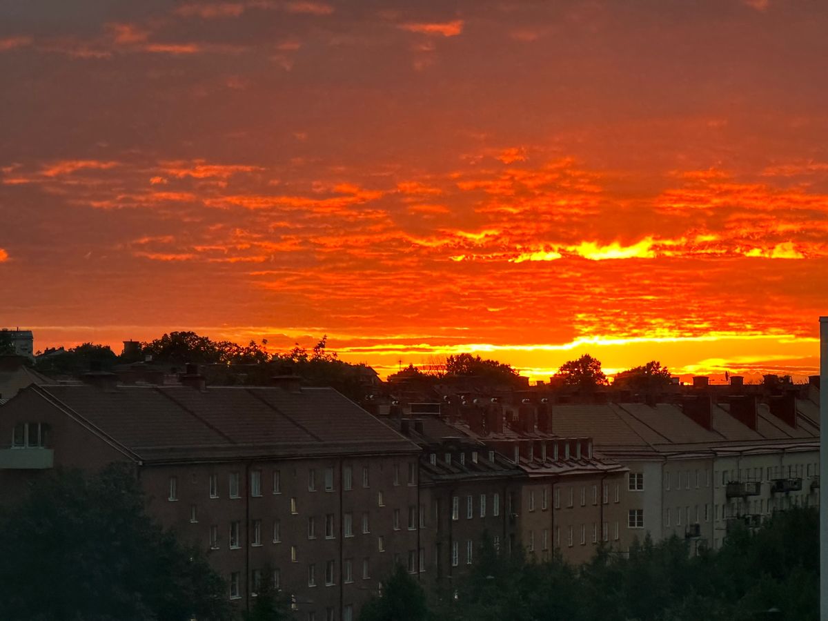 ARN ✈︎ AMS ✈︎ HKG
北欧の夕焼けは本当に美しい、
