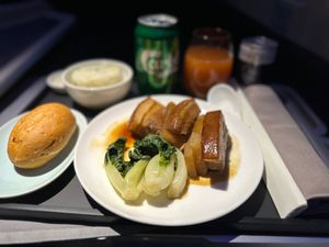 コロナの影響で機内食が寂しくなっていた😭戦争の影響で、ロシア上空を迂回する...