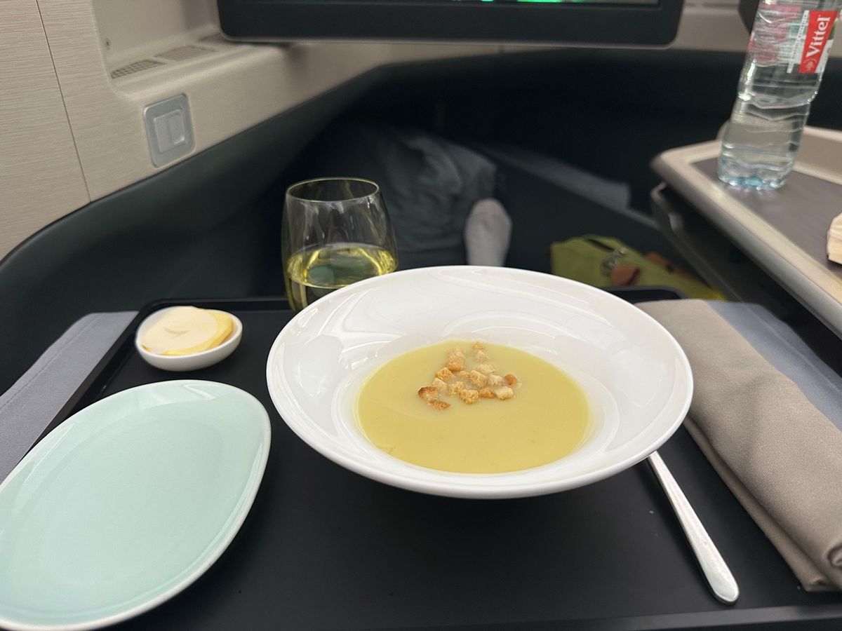 ARN ✈︎ AMS ✈︎ HKG
北欧の夕焼けは本当に美しい、
