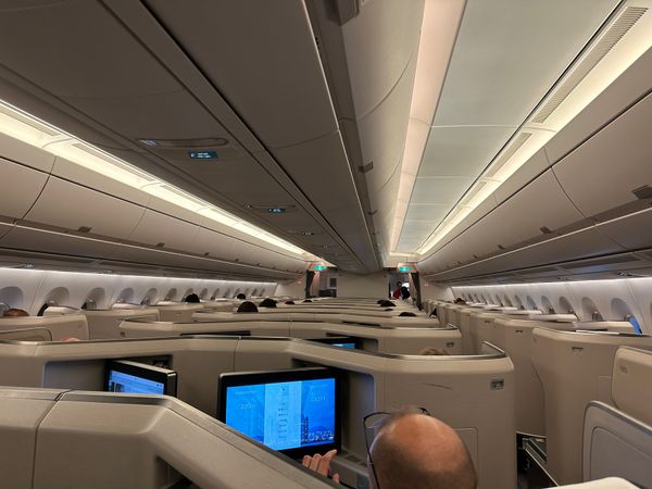 オランダ・Amsterdam「NRT ✈︎ HKG ✈︎ AMS ✈︎ BGO ✈︎ ARN ✈︎ AMS ✈︎ HKG ✈︎ NRT」の写真：コロナの影響で機内食が寂しくなっていた😭...