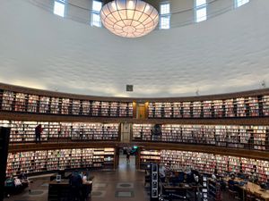 ストックホルム市庁舎、ガムラスタン、ストックホルム市立図書館