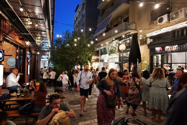 スウェーデン・マルメ「夏休みギリシャ旅」の写真：夜の観光通り