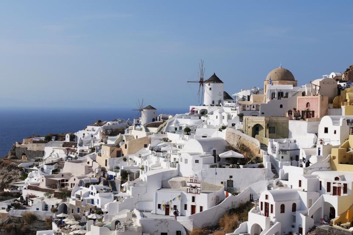 サントニー島は断崖の上に家があります