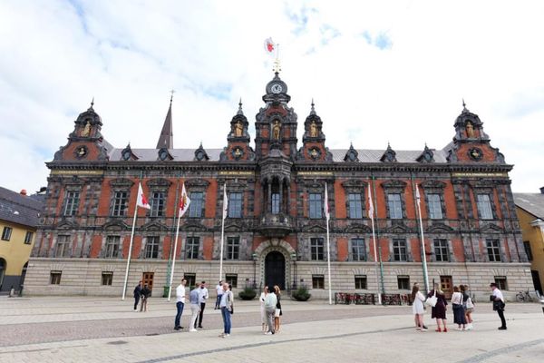 スウェーデン・マルメ「夏休みギリシャ旅」の写真：マルメの町の中心広場