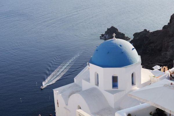 スウェーデン・マルメ「夏休みギリシャ旅」の写真：サントリーニ島のシンボル