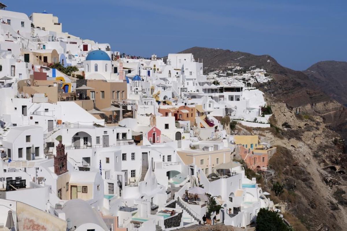 サントニー島は断崖の上に家があります