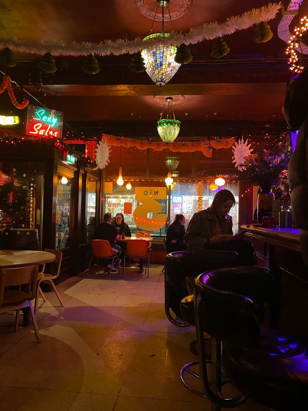 イギリス(英国)「マンチェスター」の写真：カフェ
モルトンブラウン
本
花束