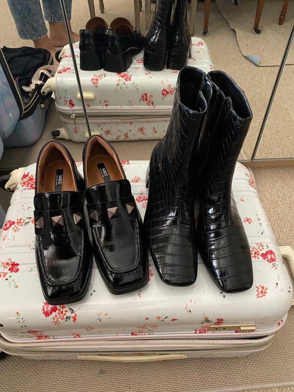 イギリス(英国)「ロンドン」の写真：買った靴
コスタコーヒー