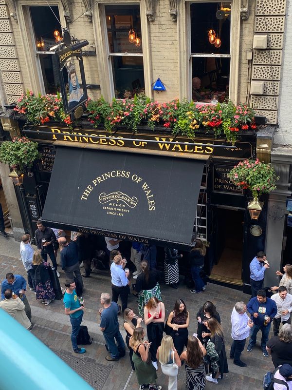 イギリス(英国)「ロンドン」の写真：お土産を買ってまたウーバーボートで帰る