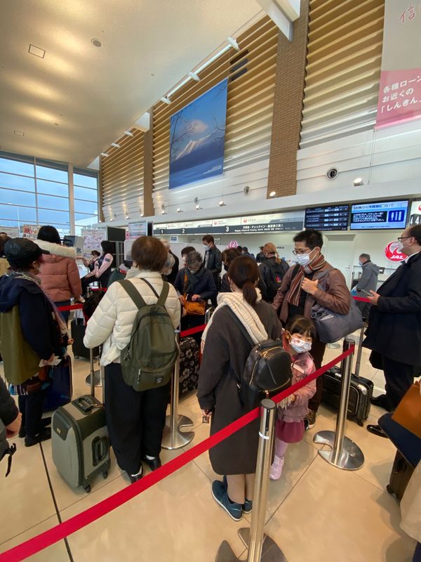 日本・函館「HND ✈︎ HKD ✈︎ CTS ✈︎ HND」の写真：札幌が大雪の為予定の便が欠航に😭
多くの...