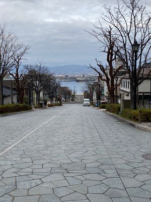 元町を散策。八幡坂🚶カトリック教会🚶ヨハネ教会🚶赤レンガ倉庫とお決まりのコース。