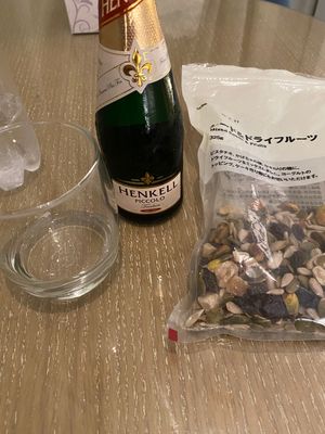 2週間の間、仕事してるか￼食べてるか寝てるかでしたが、🍷が無いのは流石に辛...