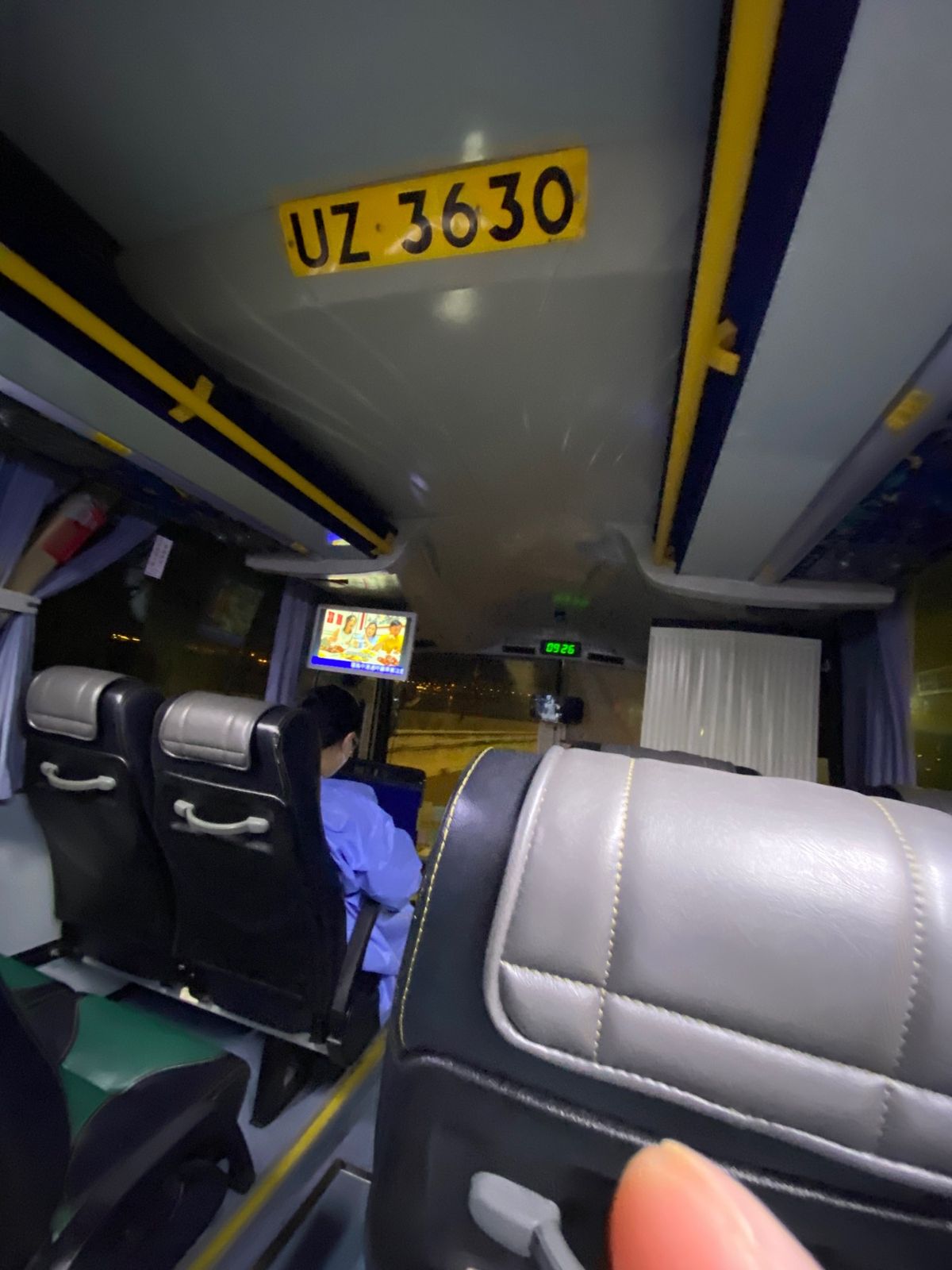 このスカスカの空港、検疫の為殆ど人居ない。
空港内でPCR検査を受けます。...