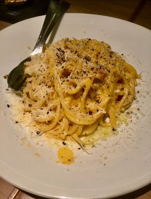 初日は中華ではなく友人とイタリアン🍝

昔の香港のイタリアンは、とても食え...