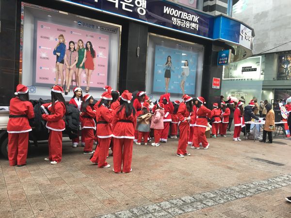 大韓民国 (韓国)・ソウル「NRT ✈︎ HKG ✈︎ ICN ✈︎ NRT」の写真：翌日はカナダ人妻の希望でカフェとソルロン...