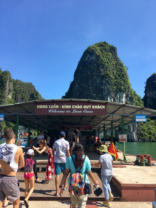 香港・赤鱲角 Chek Lap Kok「NRT ✈︎ HKG ✈︎ HAN ✈︎ HKG ✈︎ NRT」の写真：Hang Luon Caveでは小さなボ...