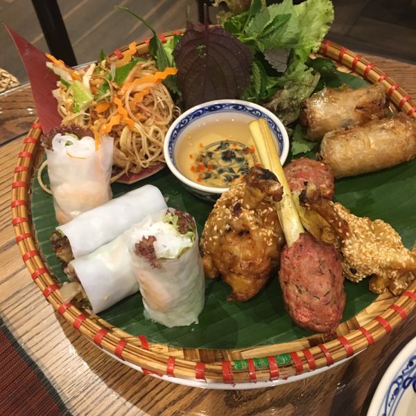 香港・赤鱲角 Chek Lap Kok「NRT ✈︎ HKG ✈︎ HAN ✈︎ HKG ✈︎ NRT」の写真：この日は私の誕生日でしたので、カナダ人妻...