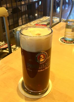 フランクフルトでは必ずPAULANERに立ち寄ってビールとソーセージを頂きます😋