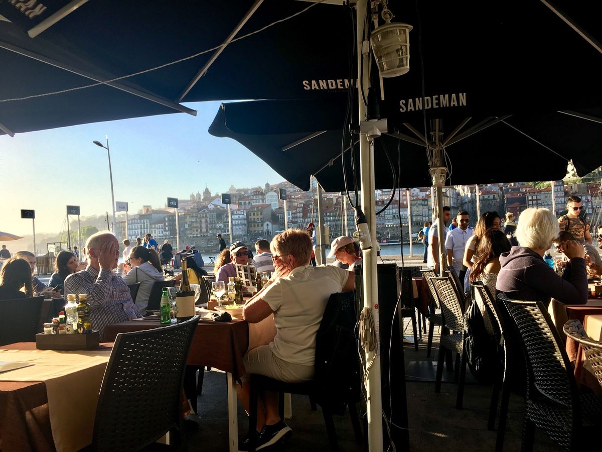 ドンルイス1正橋の近くで軽く軽食を頂きました😋