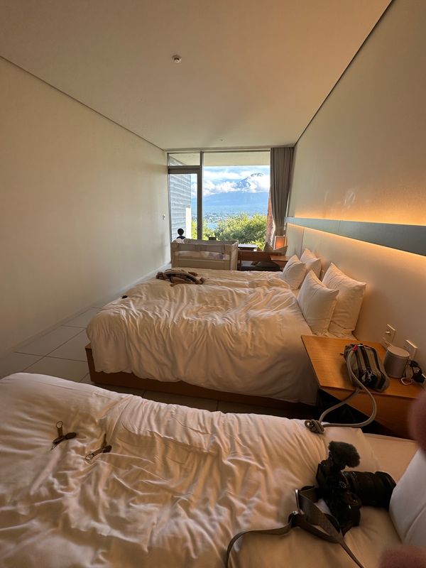 日本・山梨県「星のや富士」の写真：星のや富士

部屋は3人部屋のキャビン
...