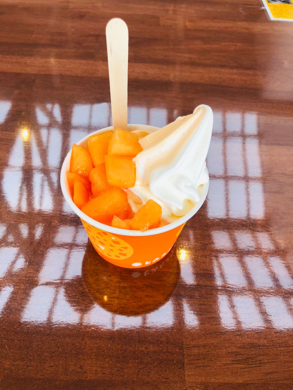 定山渓から富良野までタクシーで移動。
富良野は小雨。
ファーム富田は、早咲...