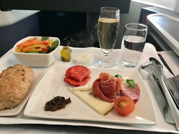 オランダ・スキポール「NRT ✈︎ HKG ✈︎ MPX ✈︎ VIE 🚇 BUD ✈︎ AMS ✈︎ HKG ✈︎ NRT 」の写真：いつも通りスキポール空港から香港へと向かう。