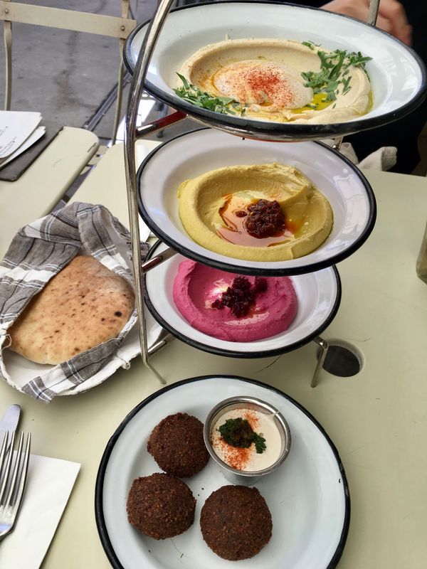 オランダ・スキポール「NRT ✈︎ HKG ✈︎ MPX ✈︎ VIE 🚇 BUD ✈︎ AMS ✈︎ HKG ✈︎ NRT 」の写真：午後はナッシュマルクトまで足を伸ばしてフ...