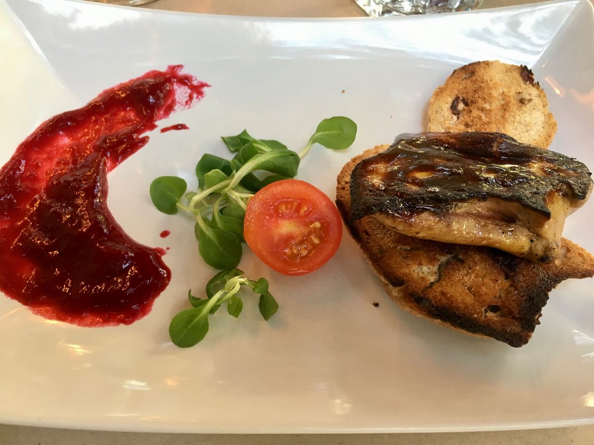 こちらのフォアグラ、シュニッツェル、グヤーシュは中々良かった。