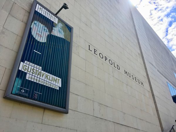 オランダ・スキポール「NRT ✈︎ HKG ✈︎ MPX ✈︎ VIE 🚇 BUD ✈︎ AMS ✈︎ HKG ✈︎ NRT 」の写真：目的はレオポルド美術館。
好きな美術館の...