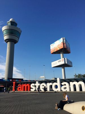 ブダペスト空港からアムステルダムへ。