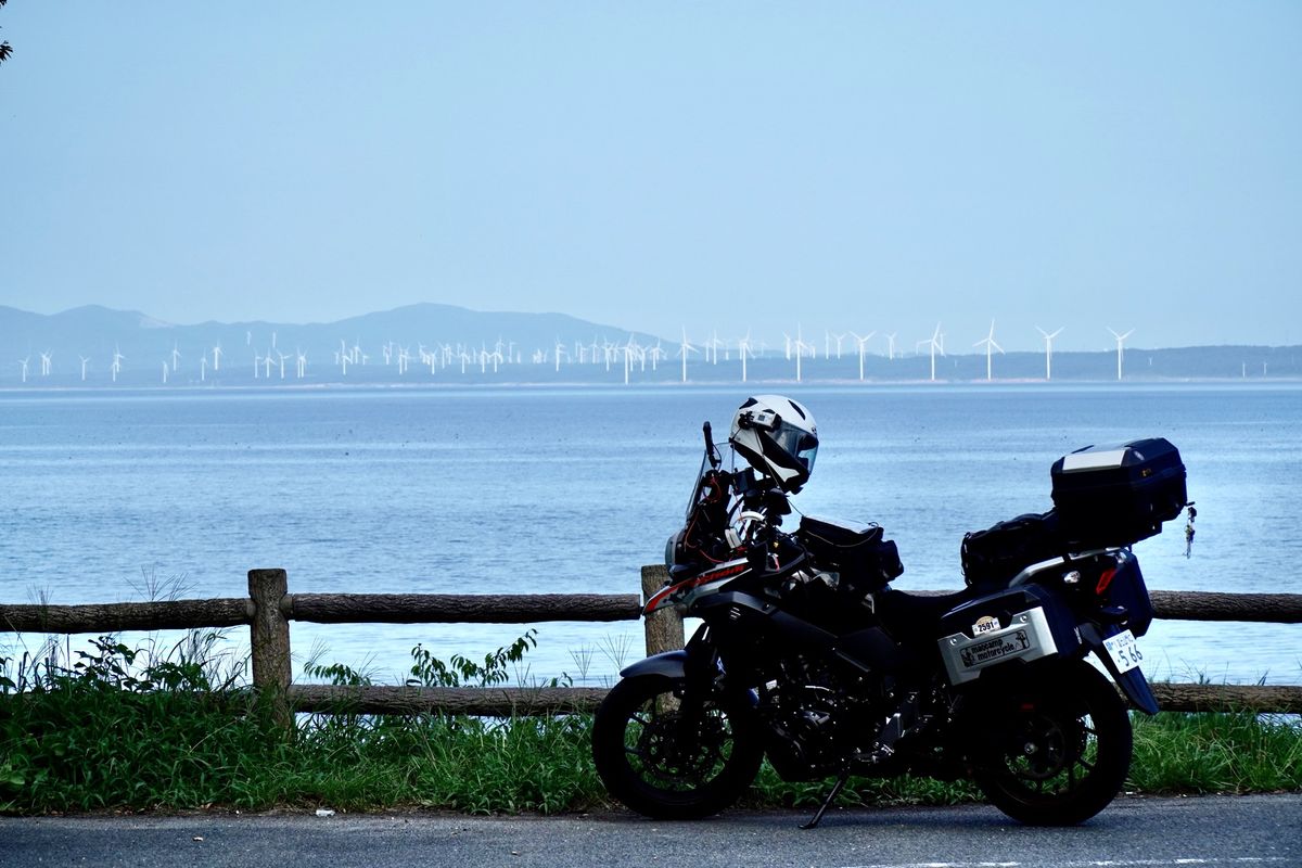 700kmポスト。
近くの展望台から下北半島の風力発電が圧巻！