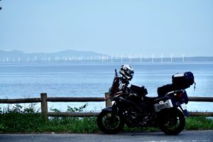 700kmポスト。
近くの展望台から下北半島の風力発電が圧巻！