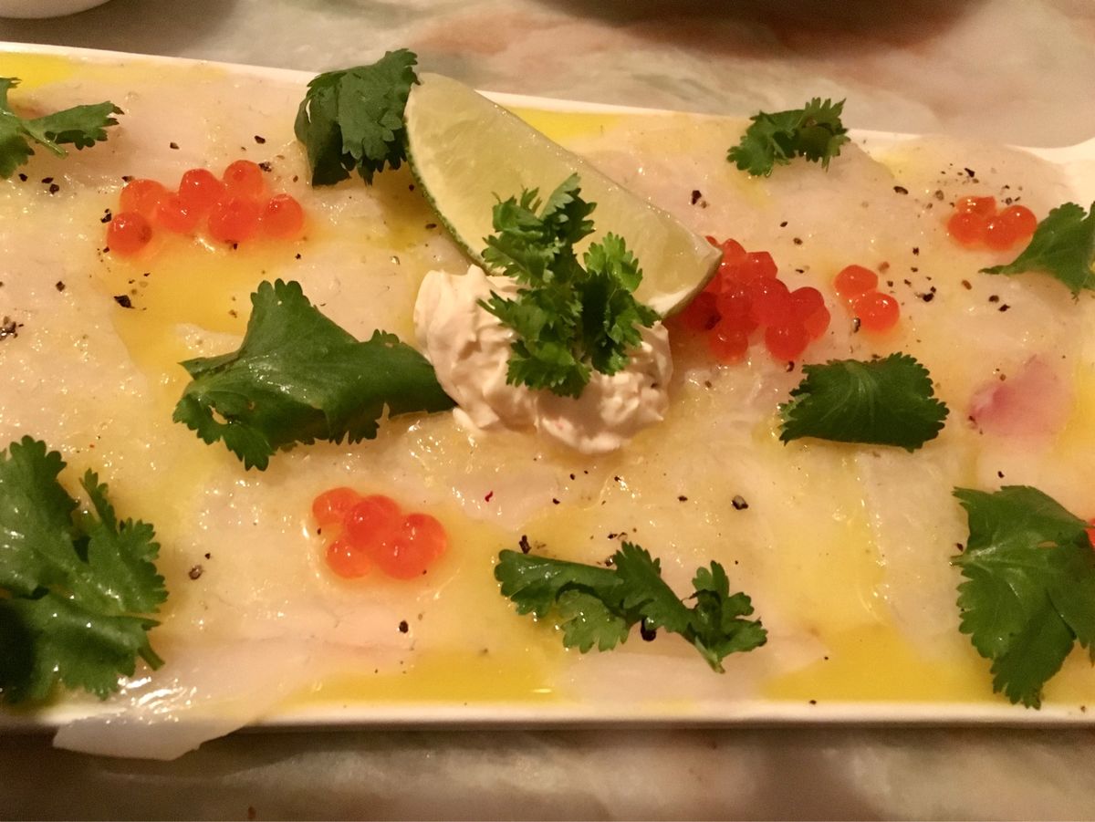 自宅近くのビストロへ。

香港のイタリアンとかフレンチは、昔はとても食べれ...