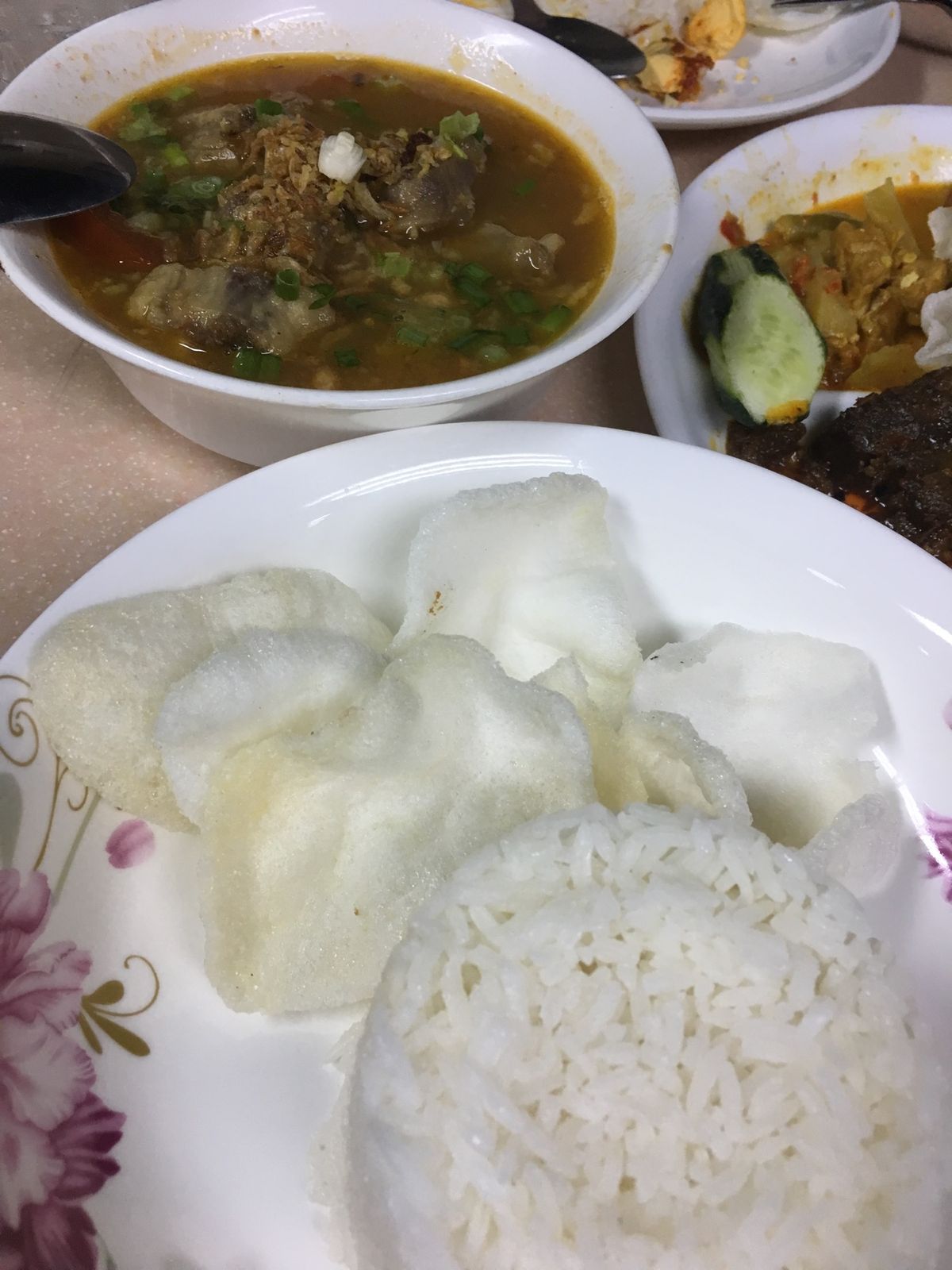 夜はカナダ人妻とナシチャンプル。

銅羅湾の片隅にあるインドネシア食材のお...