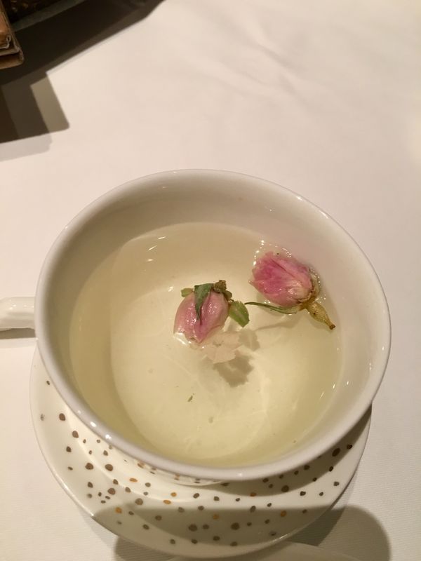 香港・跑馬地 Happy Valley「NRT ✈︎ HKG ✈︎ BKK ✈︎ HKG ✈︎ NRT」の写真：アイランドシャングリラの夏宮は雰囲気が良...