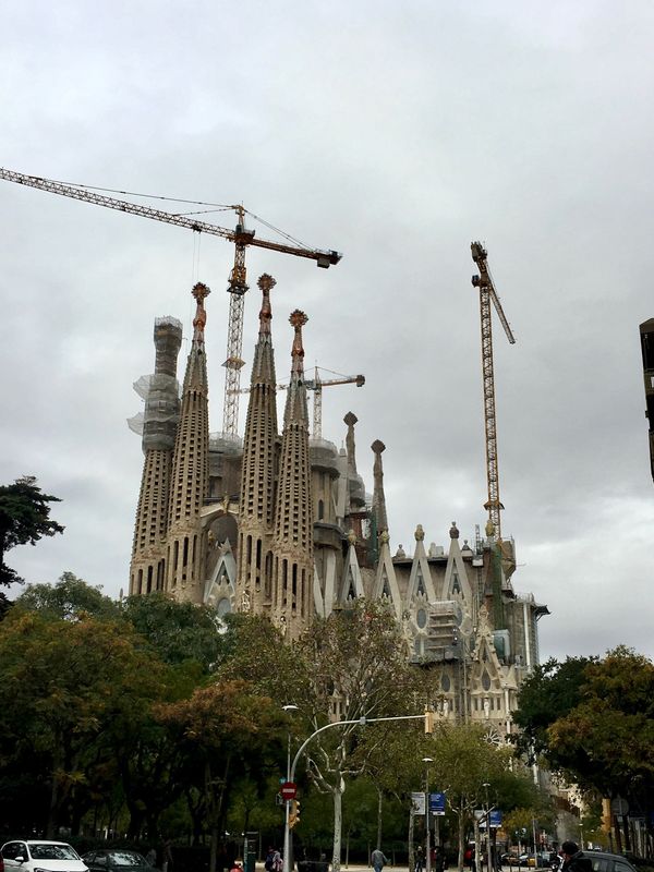 オランダ・アムステルダム「NRT ✈︎ HKG ✈︎ FRA ✈︎ AMS ✈︎ BCN ✈︎ FCO ✈︎ HKG ✈︎ NRT」の写真：徒歩でサグラダ•ファミリアへ。