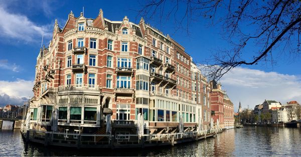 オランダ・アムステルダム「NRT ✈︎ HKG ✈︎ FRA ✈︎ AMS ✈︎ BCN ✈︎ FCO ✈︎ HKG ✈︎ NRT」の写真：シンゲル運河とキロショップとレンブラント