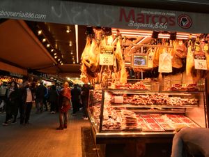 夕食後はランブラス通りを散策。