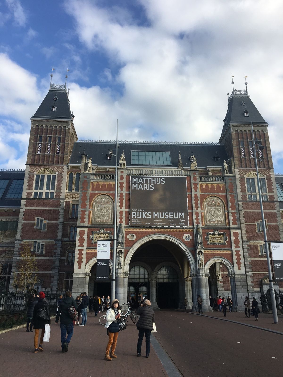 I am sterdamのモニュメントと国立美術館。

ここのモニュメント...