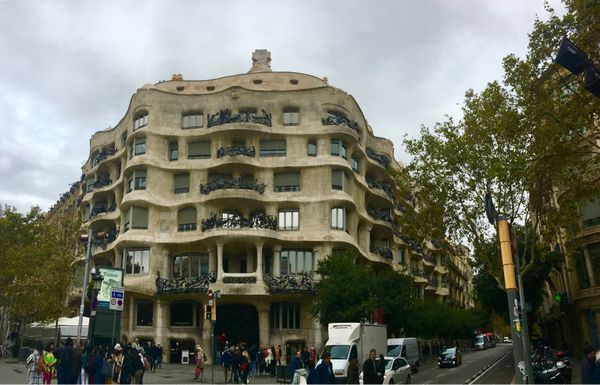 オランダ・アムステルダム「NRT ✈︎ HKG ✈︎ FRA ✈︎ AMS ✈︎ BCN ✈︎ FCO ✈︎ HKG ✈︎ NRT」の写真：翌日先ず向かったのはカサ•ミラ。