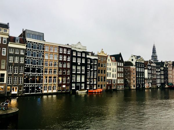 オランダ・アムステルダム「NRT ✈︎ HKG ✈︎ FRA ✈︎ AMS ✈︎ BCN ✈︎ FCO ✈︎ HKG ✈︎ NRT」の写真：アムステルダム中央駅から程近いカフェで。