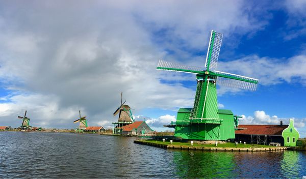 オランダ・アムステルダム「NRT ✈︎ HKG ✈︎ FRA ✈︎ AMS ✈︎ BCN ✈︎ FCO ✈︎ HKG ✈︎ NRT」の写真：3日目は風車を見にザーンダム、ザーンセス...